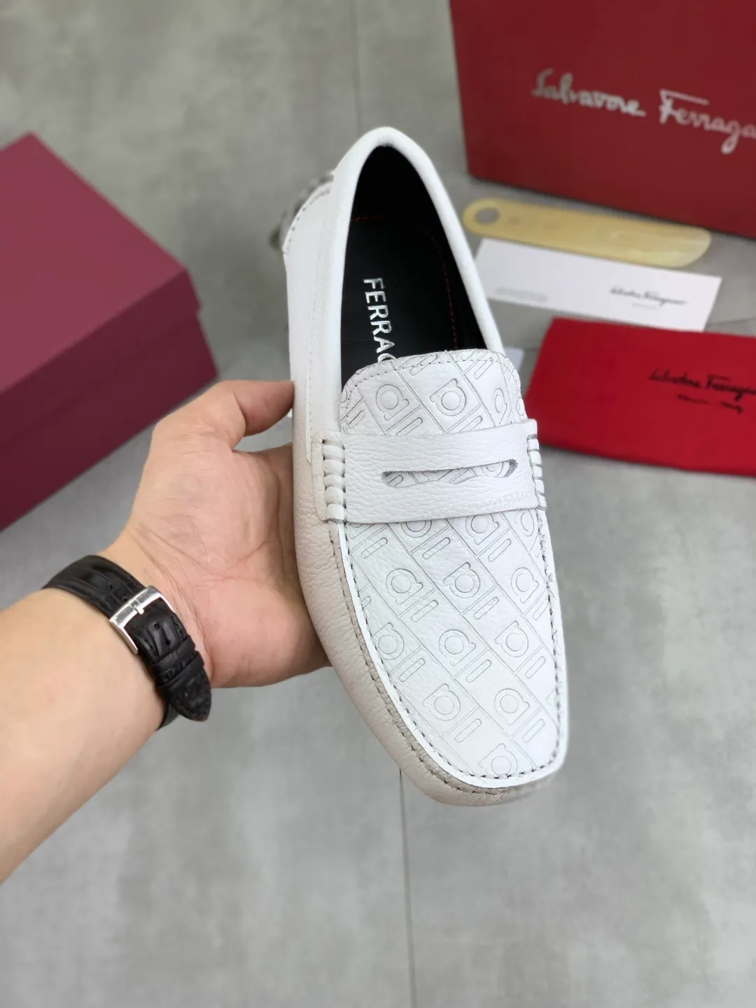 Men's shoes 💰P542 New model, high quality [Ferragamo/Ferragamo] Latest lazy slip-on shoes Original imported calfskin, imported cowhide lining + original luxury metal buckle + original combination outsole Comparison without pressure Code number: 38-45